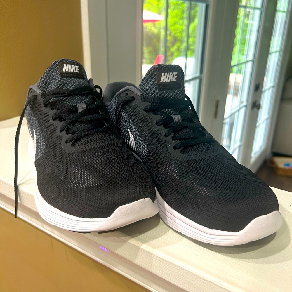 Nike Revolution 3 Men’s Sneakers